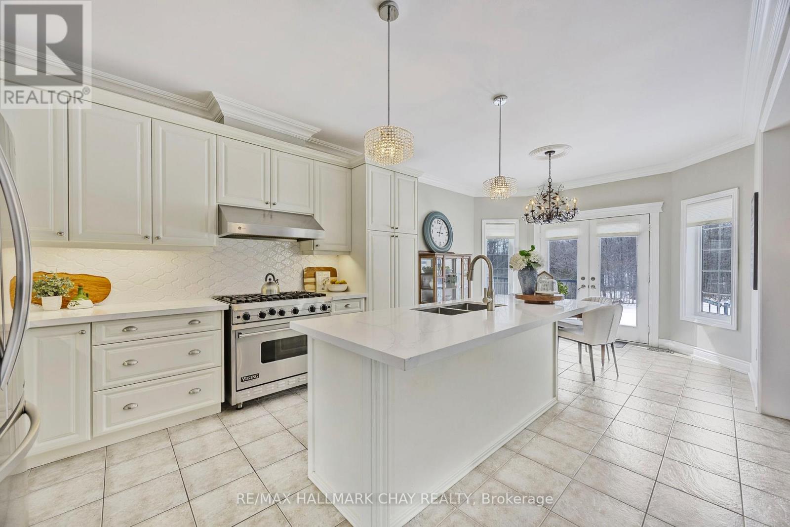 16 Basswood Drive, Wasaga Beach, Ontario  L9Z 0A9 - Photo 8 - S12434220