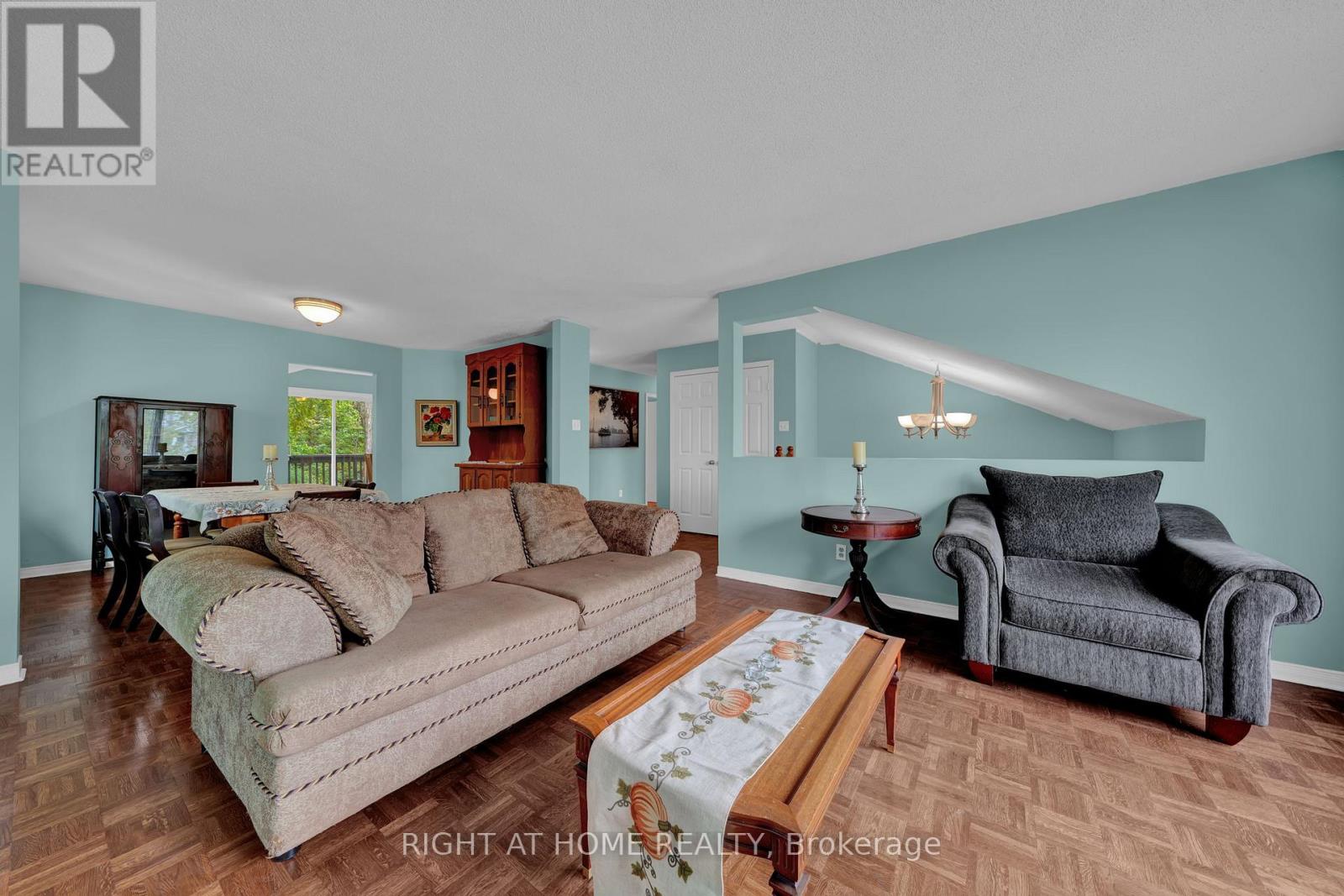 138 45th Street N, Wasaga Beach, Ontario  L9Z 1Z2 - Photo 4 - S12434286