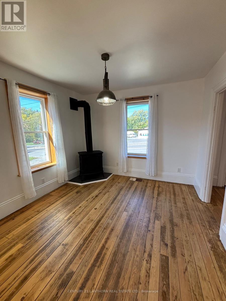22 York Street, Prince Edward County, Ontario  K0K 2T0 - Photo 14 - X12434325