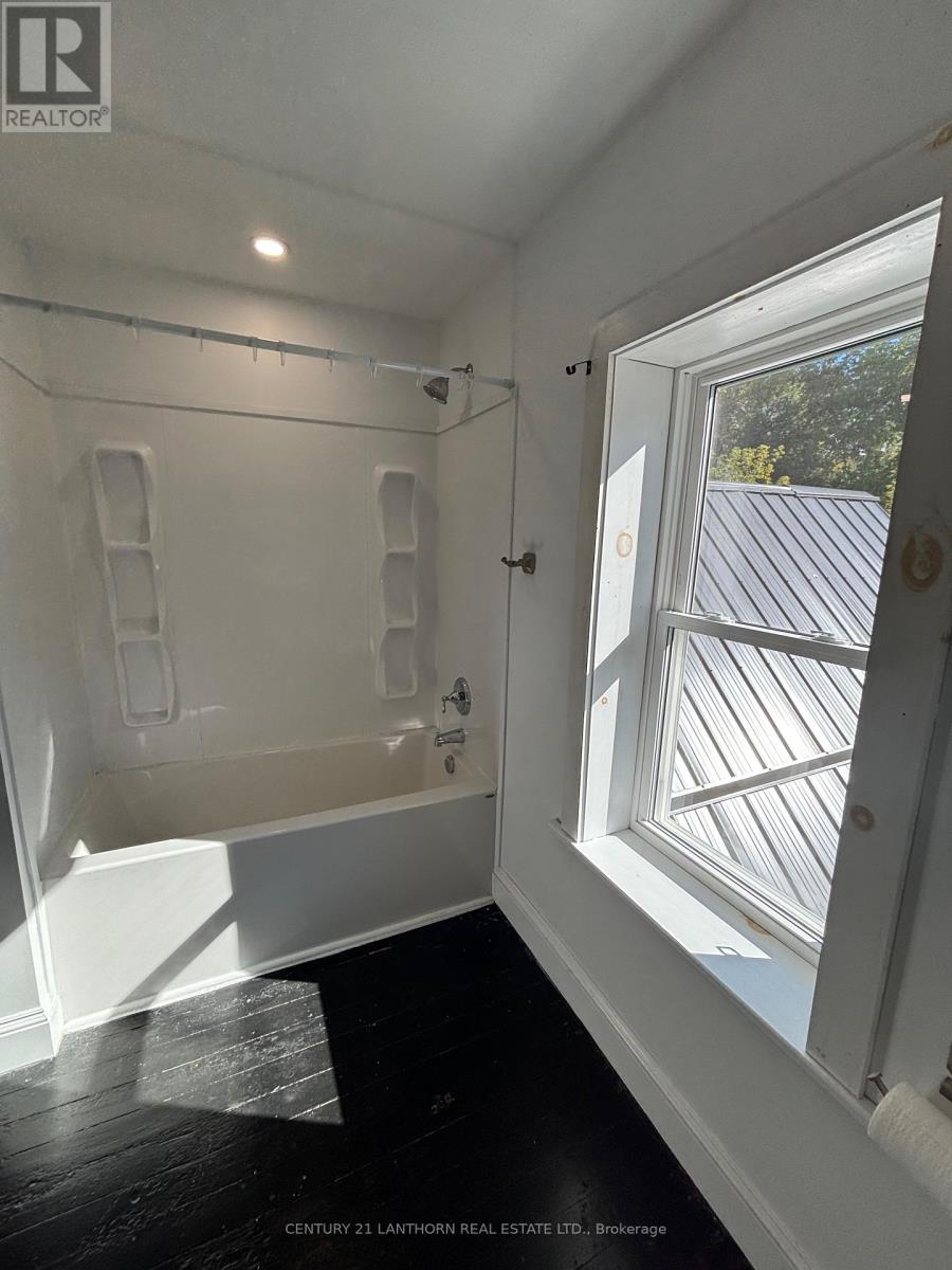 22 York Street, Prince Edward County, Ontario  K0K 2T0 - Photo 18 - X12434325