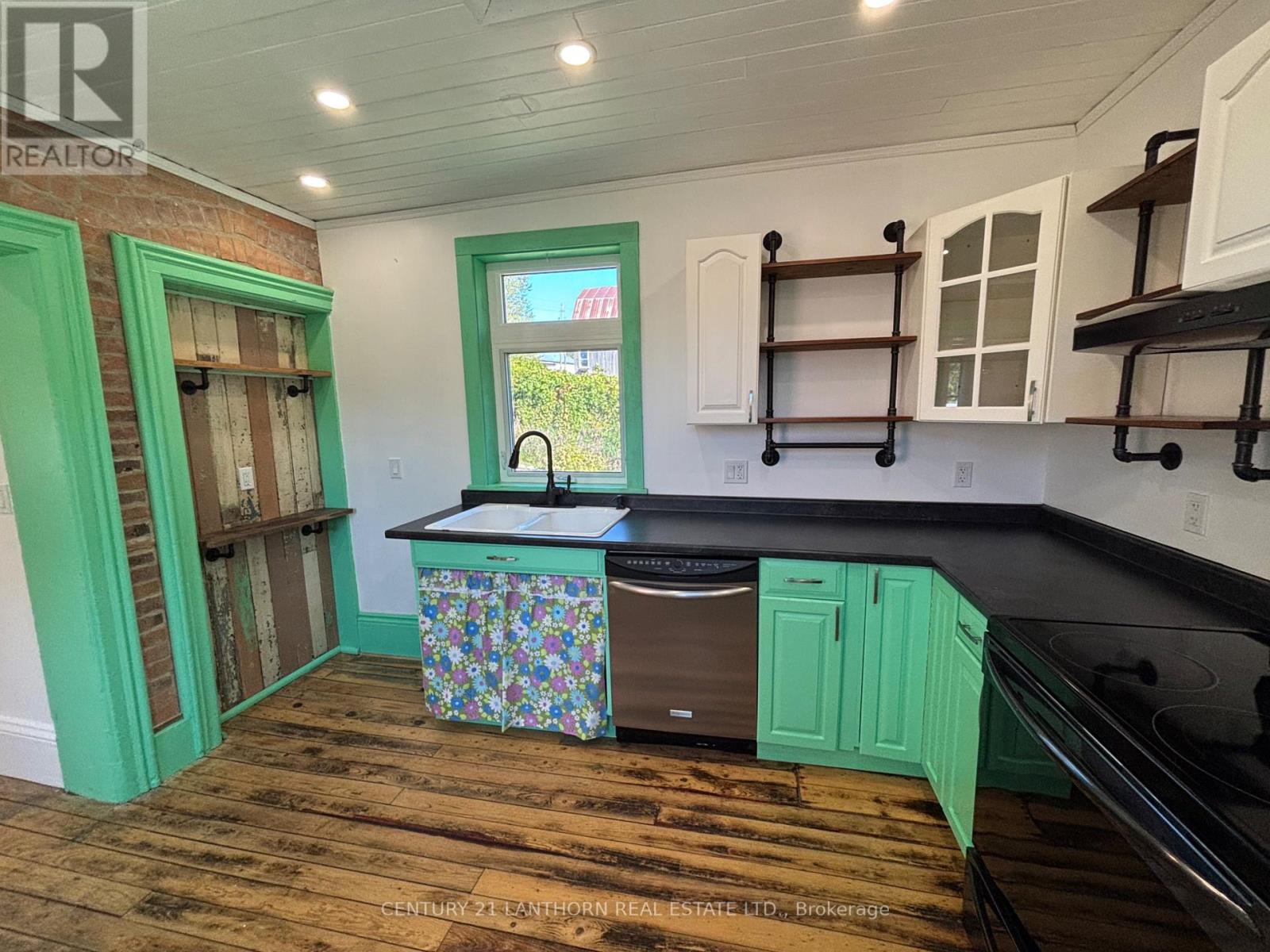 22 York Street, Prince Edward County, Ontario  K0K 2T0 - Photo 7 - X12434325