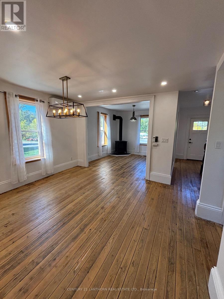 22 York Street, Prince Edward County, Ontario  K0K 2T0 - Photo 9 - X12434325