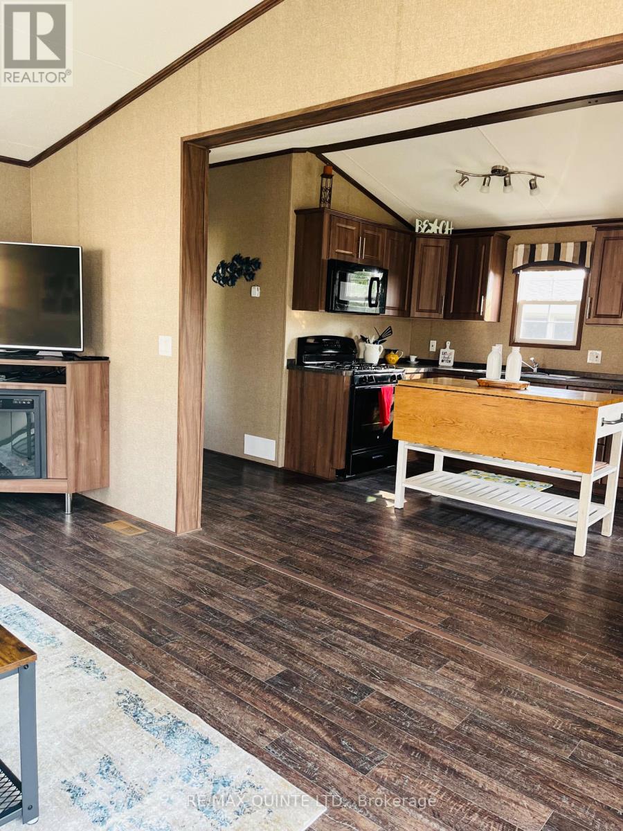8 Cricket Ln - 486 County Road 18, Prince Edward County, Ontario  K0K 1P0 - Photo 11 - X12434368