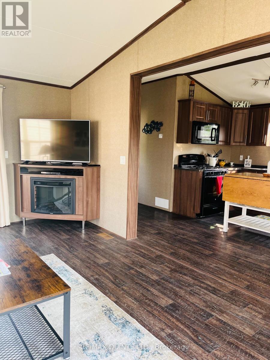 8 Cricket Ln - 486 County Road 18, Prince Edward County, Ontario  K0K 1P0 - Photo 12 - X12434368