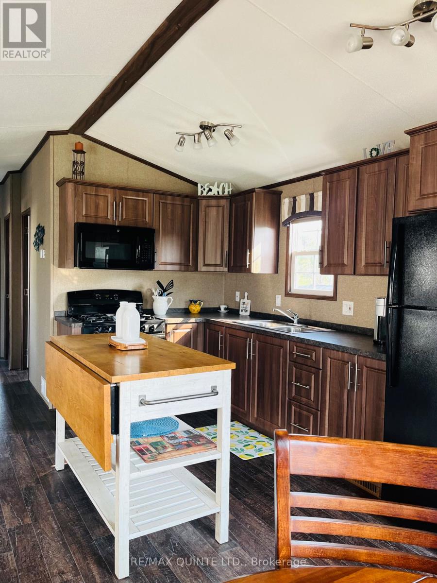 8 Cricket Ln - 486 County Road 18, Prince Edward County, Ontario  K0K 1P0 - Photo 18 - X12434368