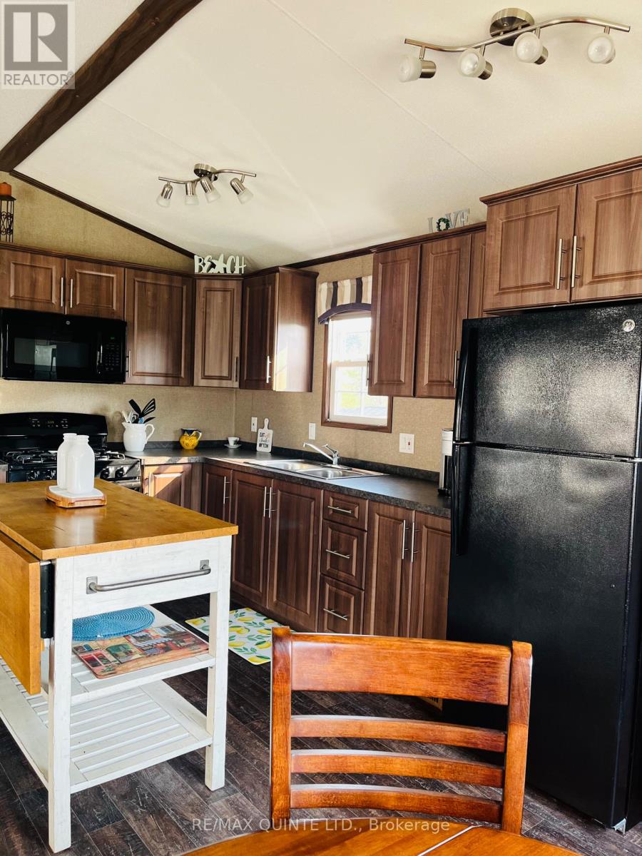 8 Cricket Ln - 486 County Road 18, Prince Edward County, Ontario  K0K 1P0 - Photo 19 - X12434368