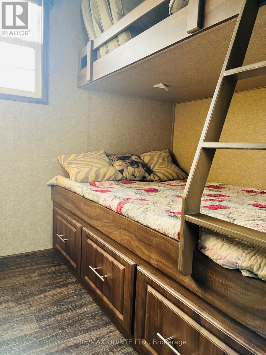 8 Cricket Ln - 486 County Road 18, Prince Edward County, Ontario  K0K 1P0 - Photo 27 - X12434368