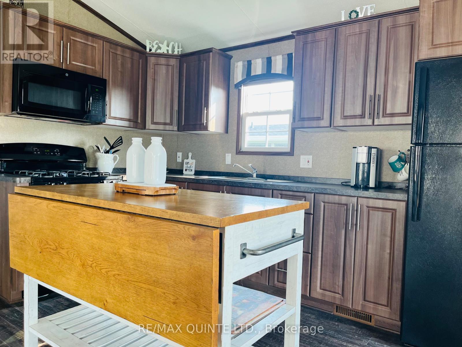 8 Cricket Ln - 486 County Road 18, Prince Edward County, Ontario  K0K 1P0 - Photo 41 - X12434368