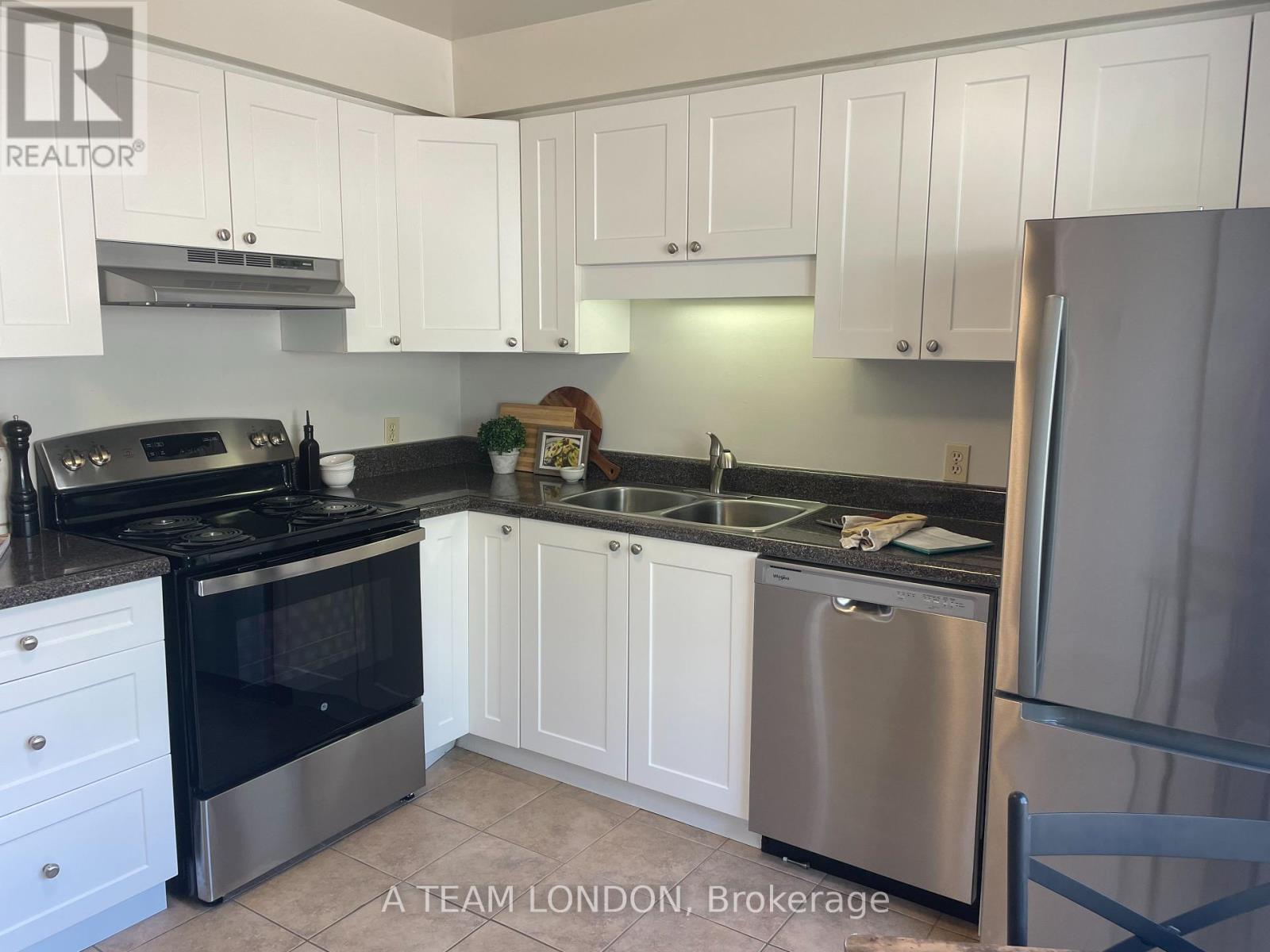 67 - 135 Belmont Drive, London South, Ontario  N6J 4J3 - Photo 6 - X12434315