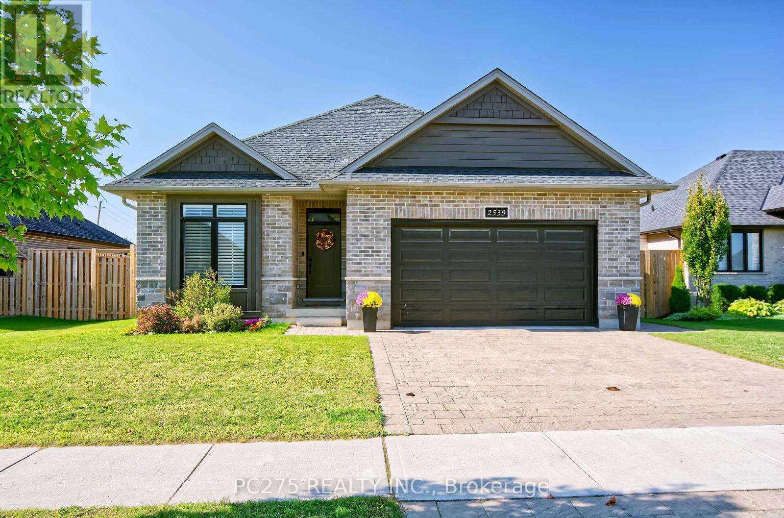 2539 Bond Street, Strathroy-Caradoc, Ontario  N0L 1W0 - Photo 1 - X12434381