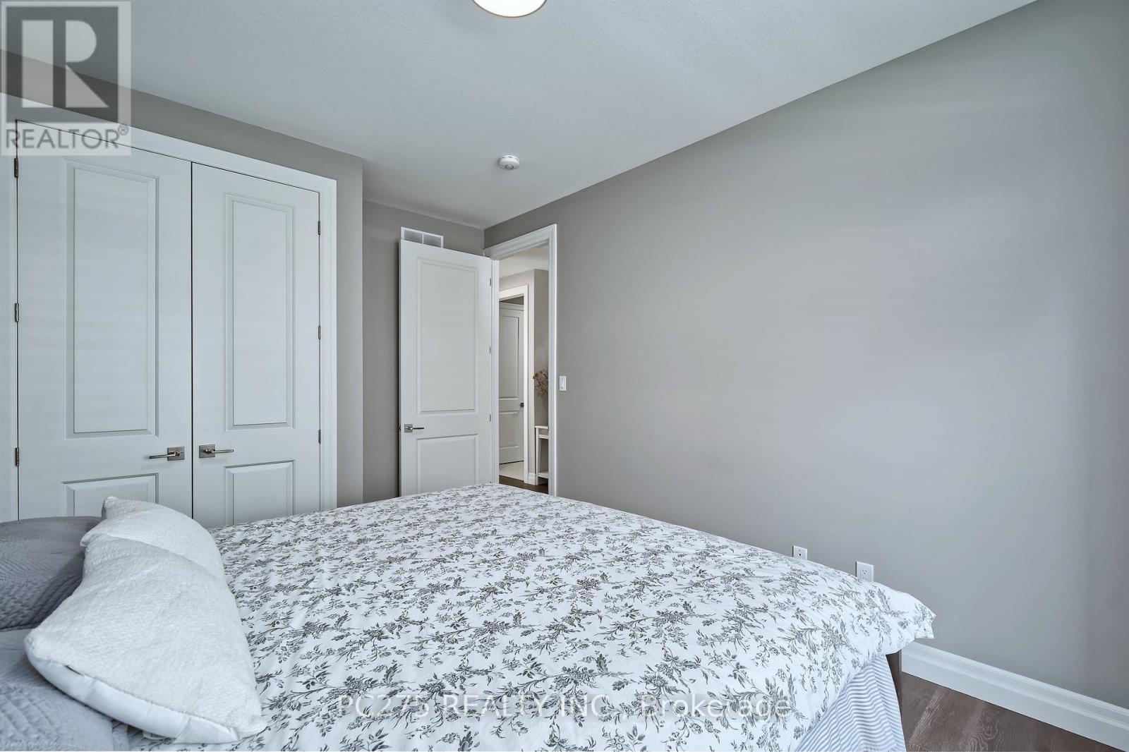 2539 Bond Street, Strathroy-Caradoc, Ontario  N0L 1W0 - Photo 13 - X12434381