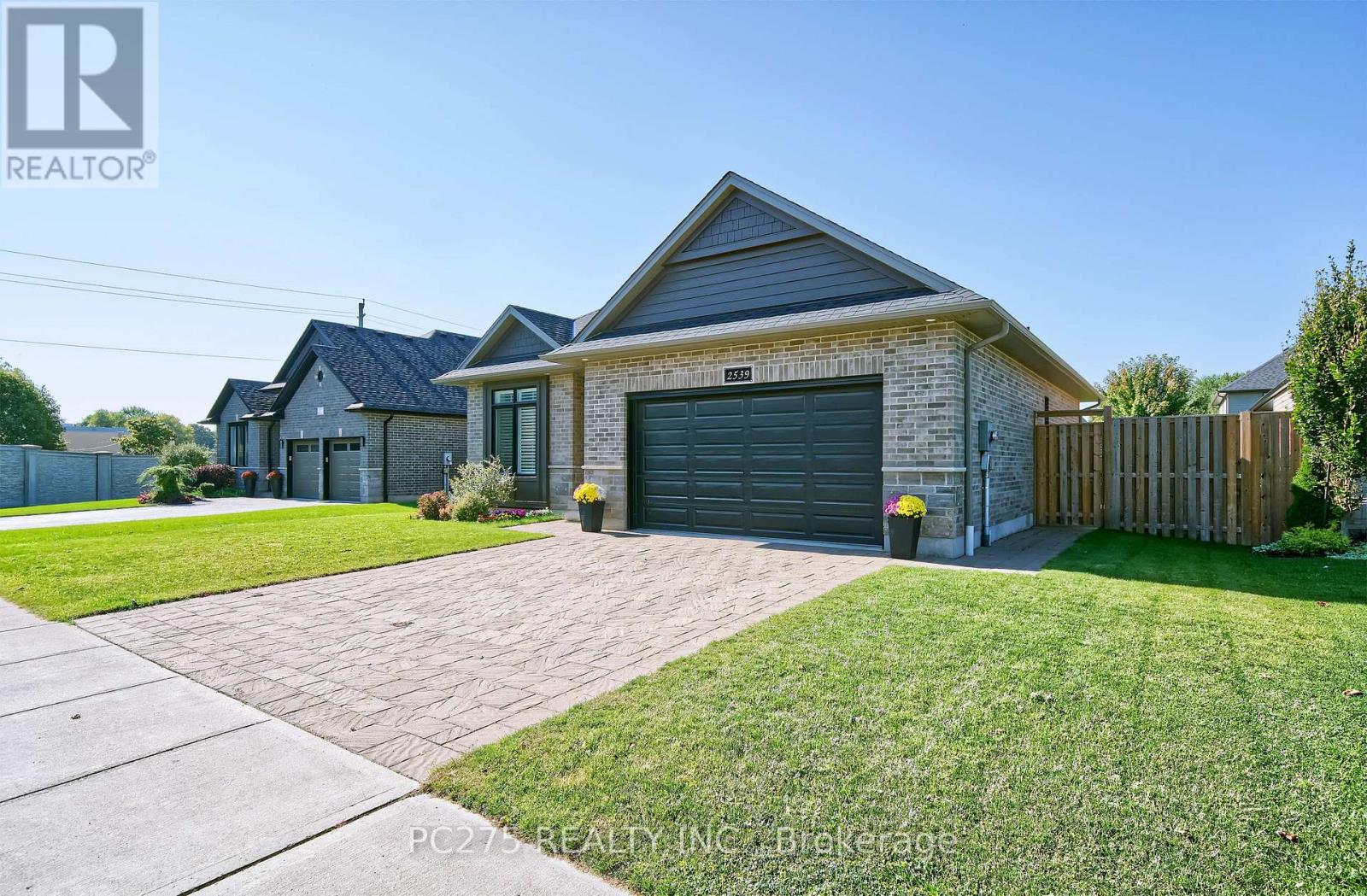 2539 Bond Street, Strathroy-Caradoc, Ontario  N0L 1W0 - Photo 2 - X12434381