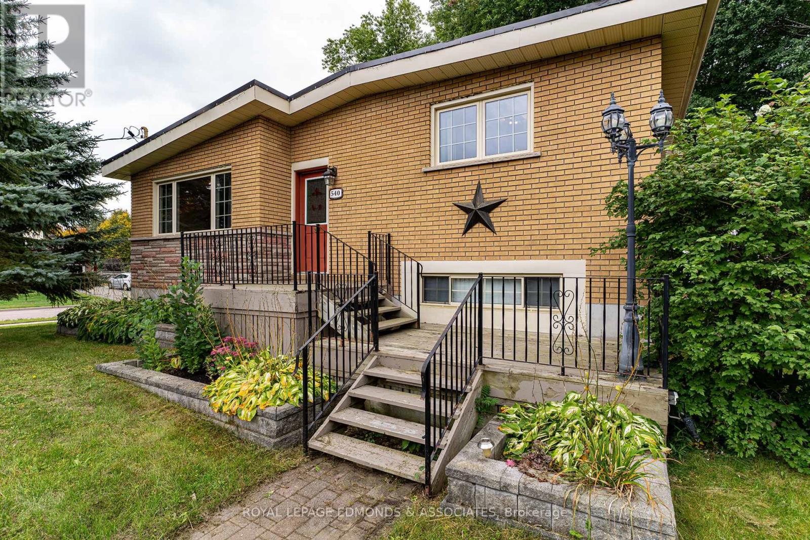 540 Melton Street, Pembroke, Ontario  K8A 2R9 - Photo 3 - X12433436