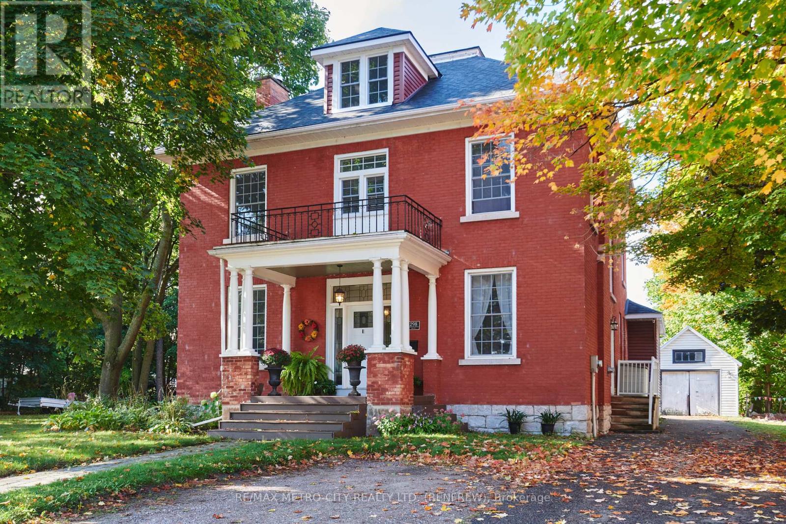 298 BARR STREET, Renfrew, Ontario