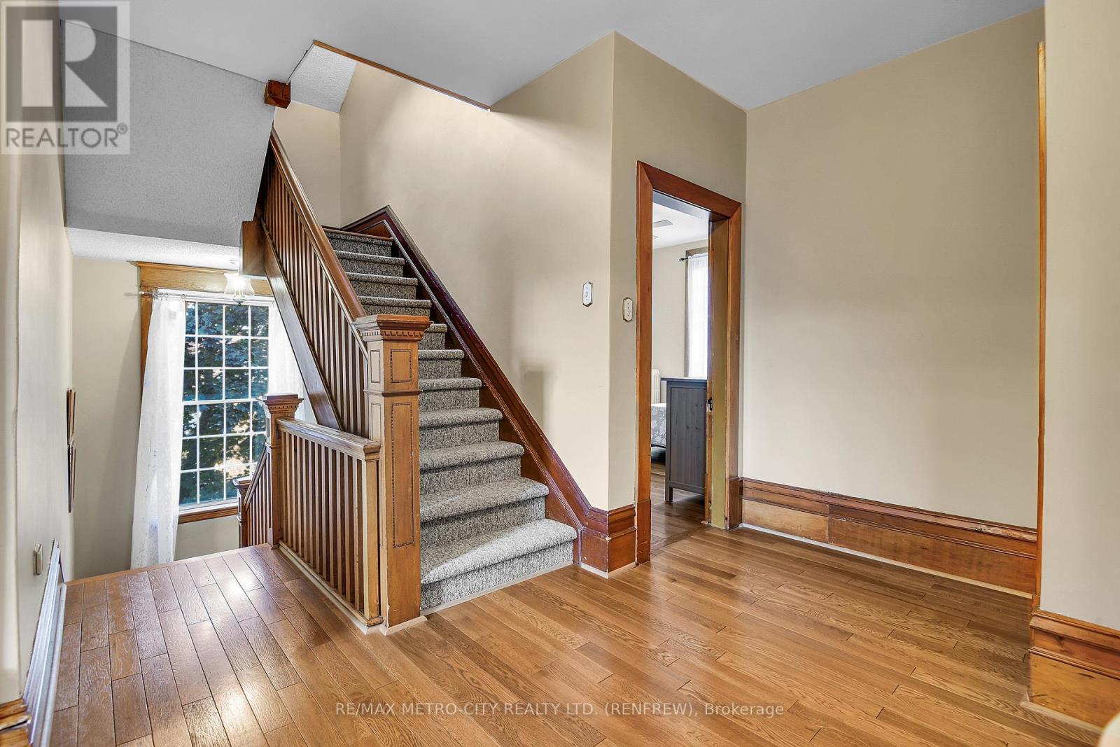 298 Barr Street, Renfrew, Ontario  K7V 1J8 - Photo 17 - X12434344