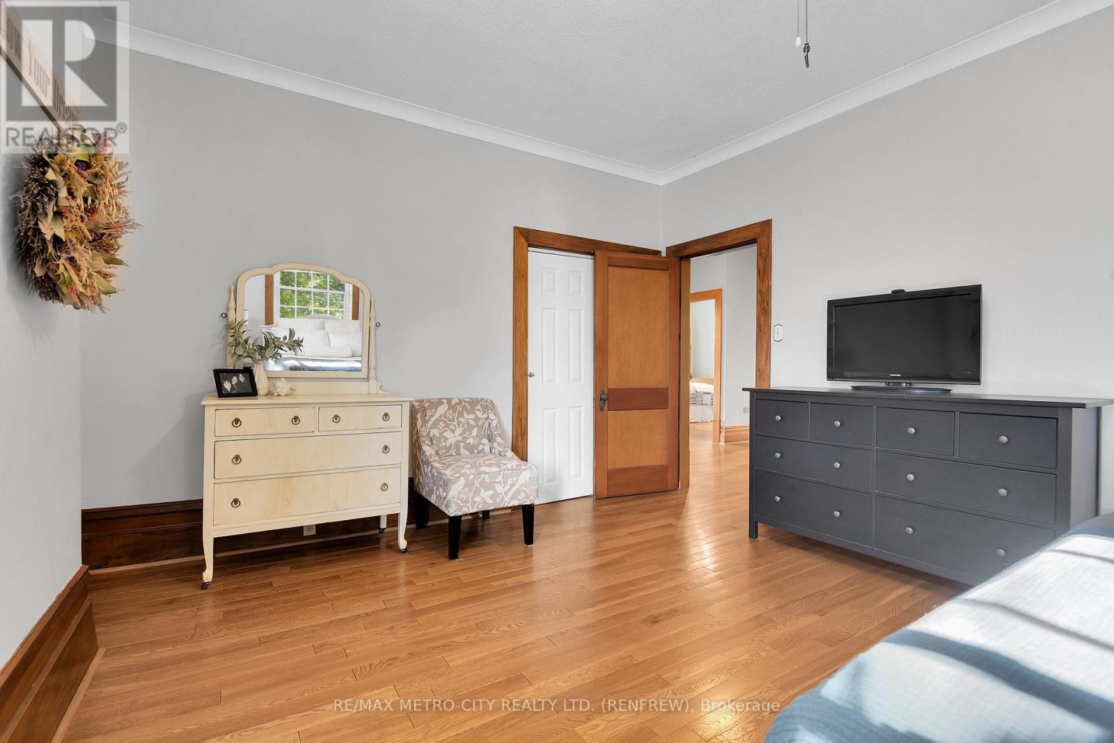 298 Barr Street, Renfrew, Ontario  K7V 1J8 - Photo 19 - X12434344