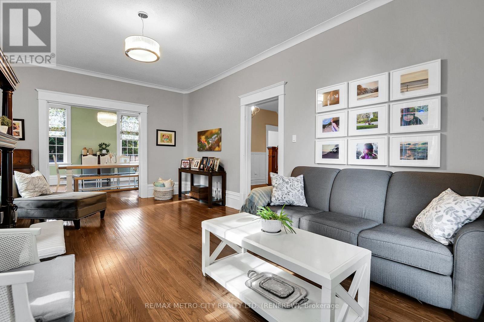 298 Barr Street, Renfrew, Ontario  K7V 1J8 - Photo 8 - X12434344