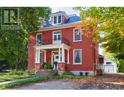 298 BARR STREET, Renfrew, Ontario