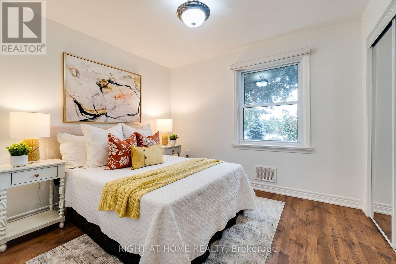435 Parkside Drive, Hamilton, Ontario  L8B 0Y6 - Photo 13 - X12434092