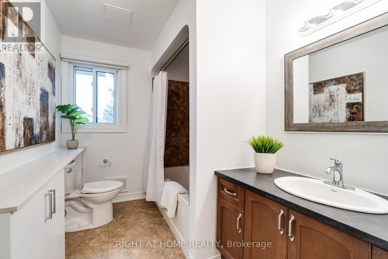 435 Parkside Drive, Hamilton, Ontario  L8B 0Y6 - Photo 14 - X12434092