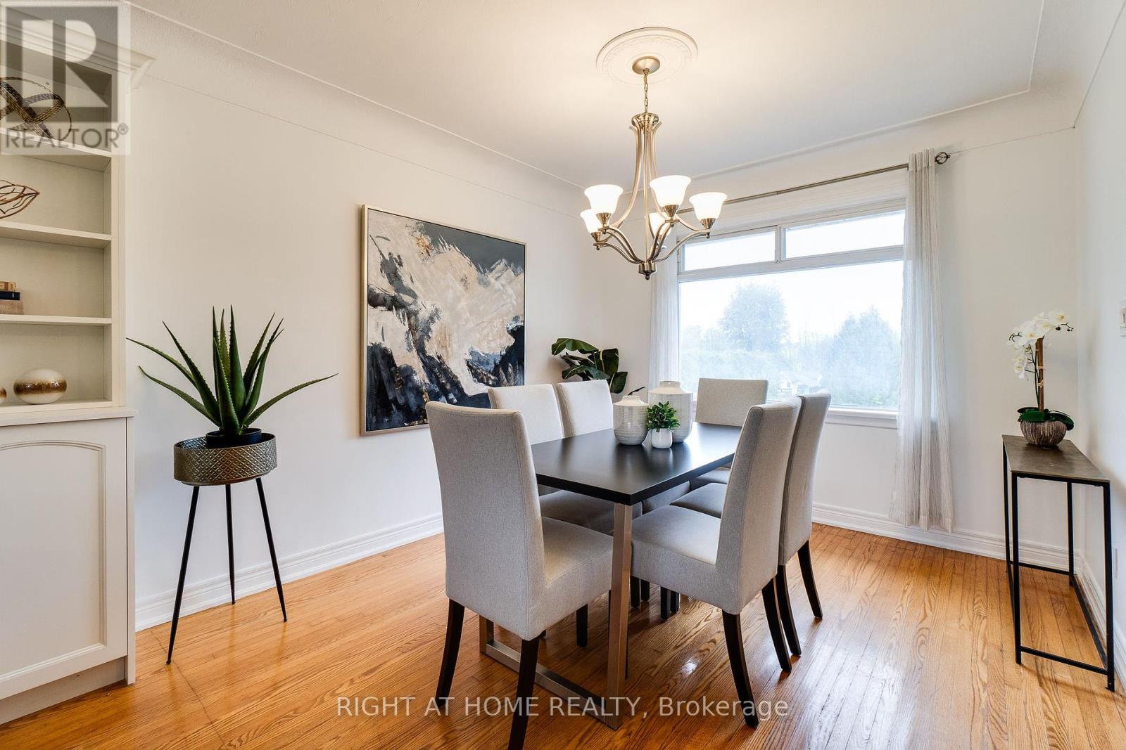 435 Parkside Drive, Hamilton, Ontario  L8B 0Y6 - Photo 6 - X12434092