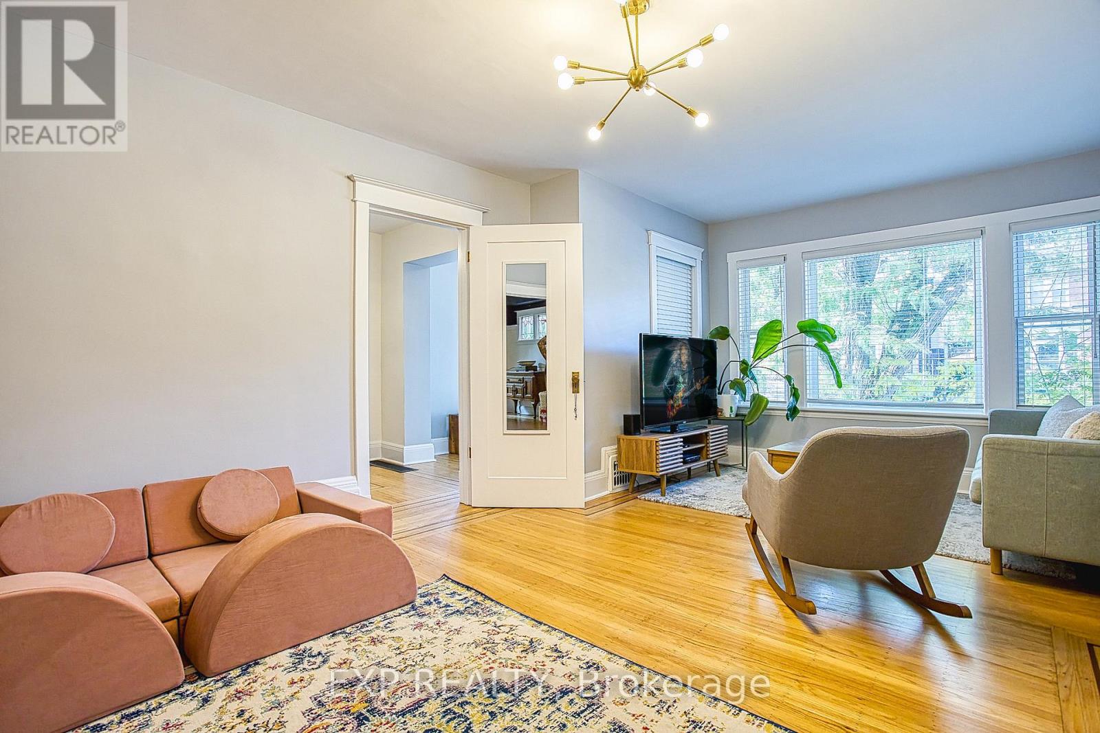 44 Paisley Avenue N, Hamilton, Ontario  L8S 4G8 - Photo 8 - X12434108