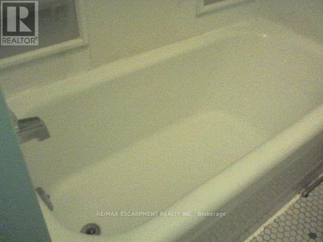 59 Victoria Avenue N, Hamilton, Ontario  L8L 5E3 - Photo 14 - X12434112