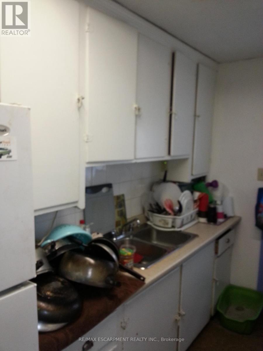 59 Victoria Avenue N, Hamilton, Ontario  L8L 5E3 - Photo 6 - X12434112
