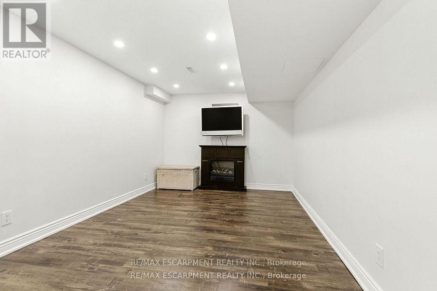 7764 Sycamore Drive, Niagara Falls, Ontario  L2H 0N6 - Photo 36 - X12434122