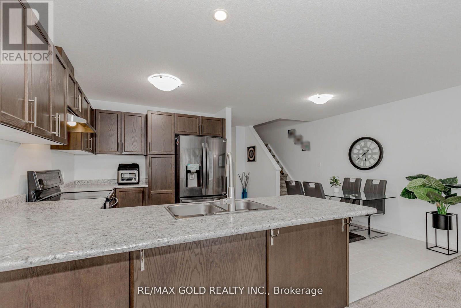 208 Woodmeadow Court, Kitchener, Ontario  N2R 0P8 - Photo 15 - X12434149