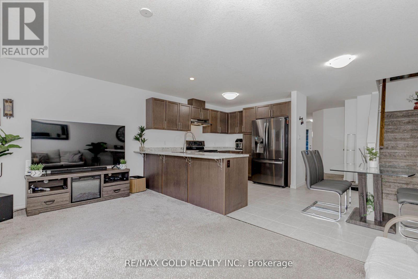 208 Woodmeadow Court, Kitchener, Ontario  N2R 0P8 - Photo 17 - X12434149