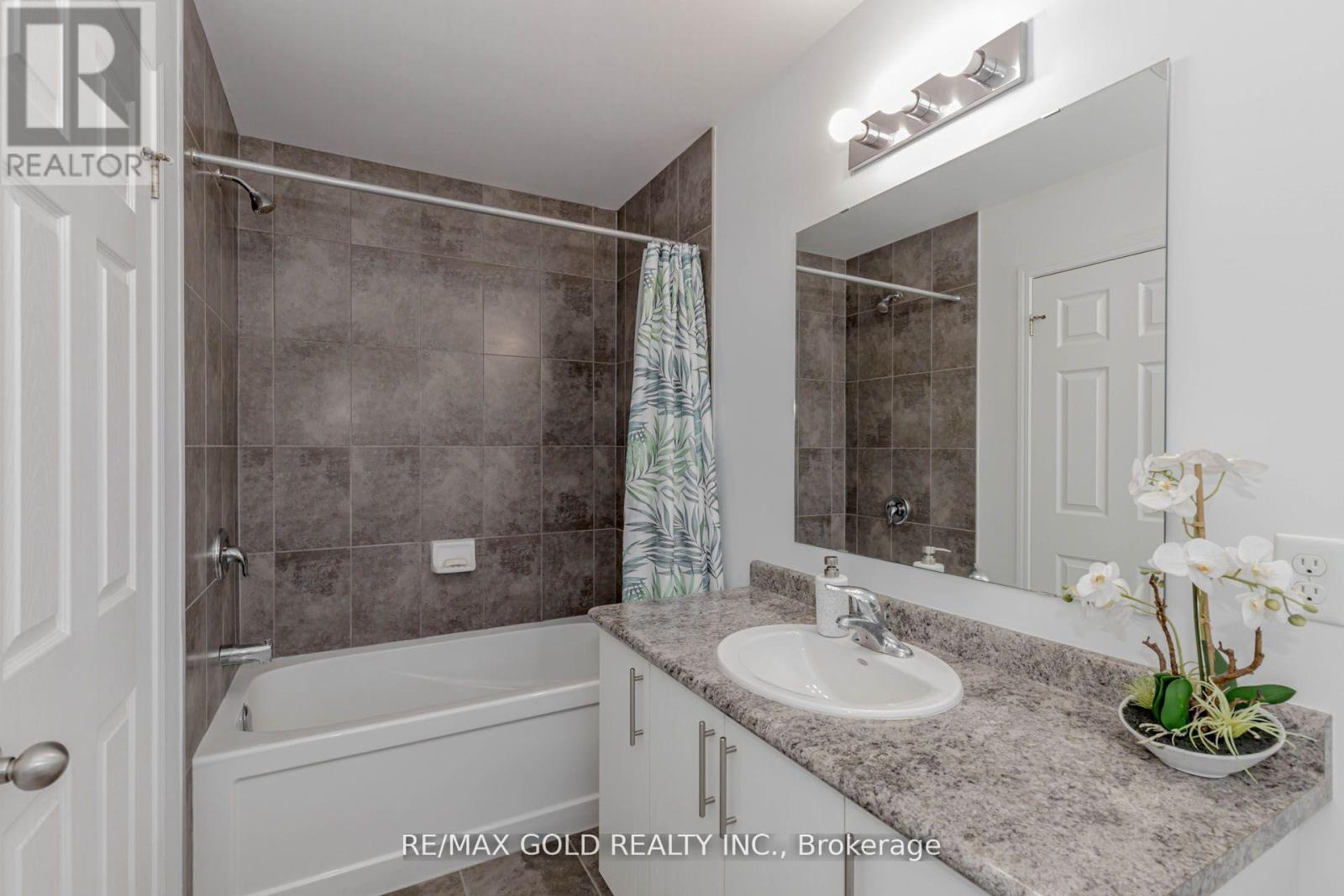 208 Woodmeadow Court, Kitchener, Ontario  N2R 0P8 - Photo 22 - X12434149