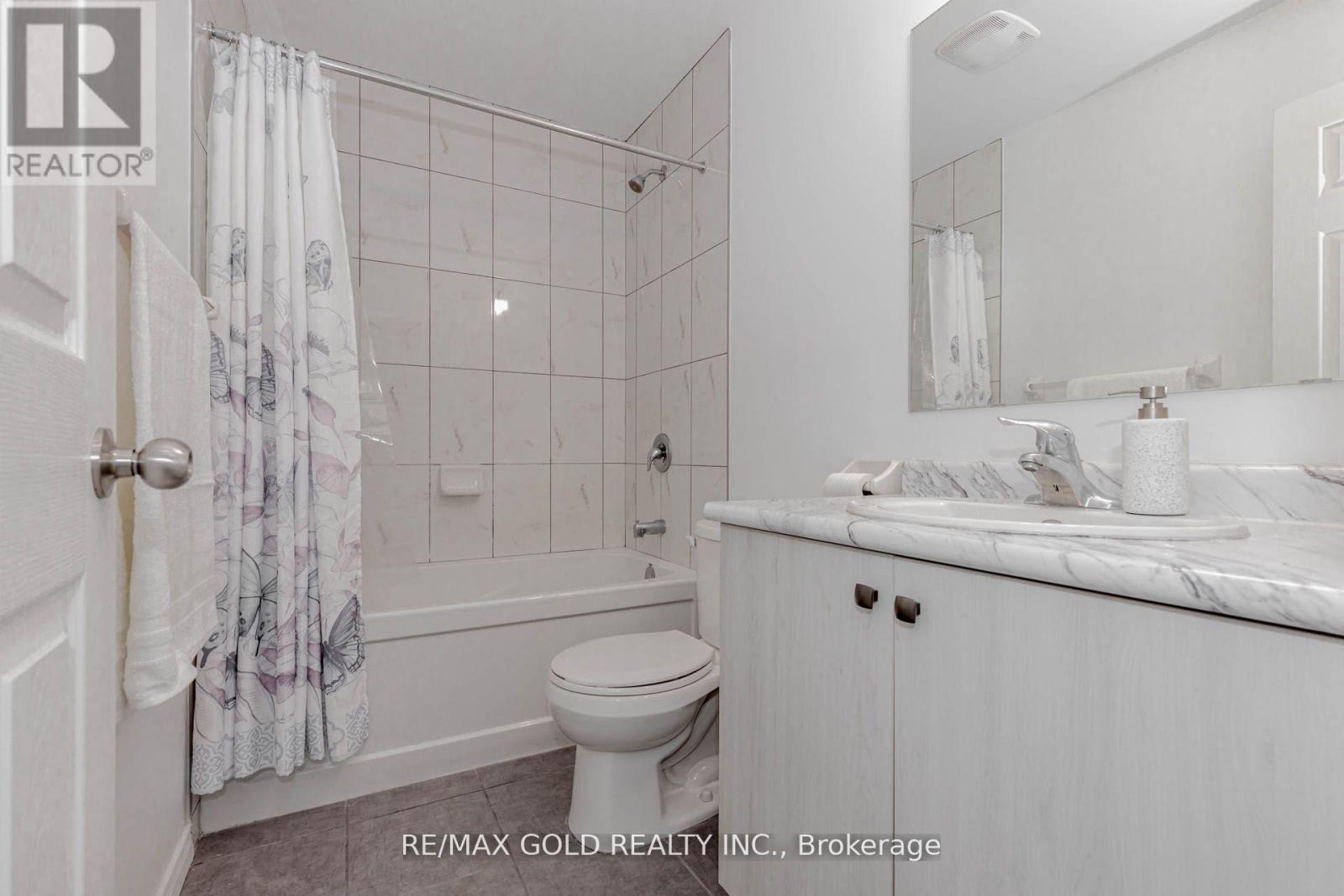 208 Woodmeadow Court, Kitchener, Ontario  N2R 0P8 - Photo 25 - X12434149