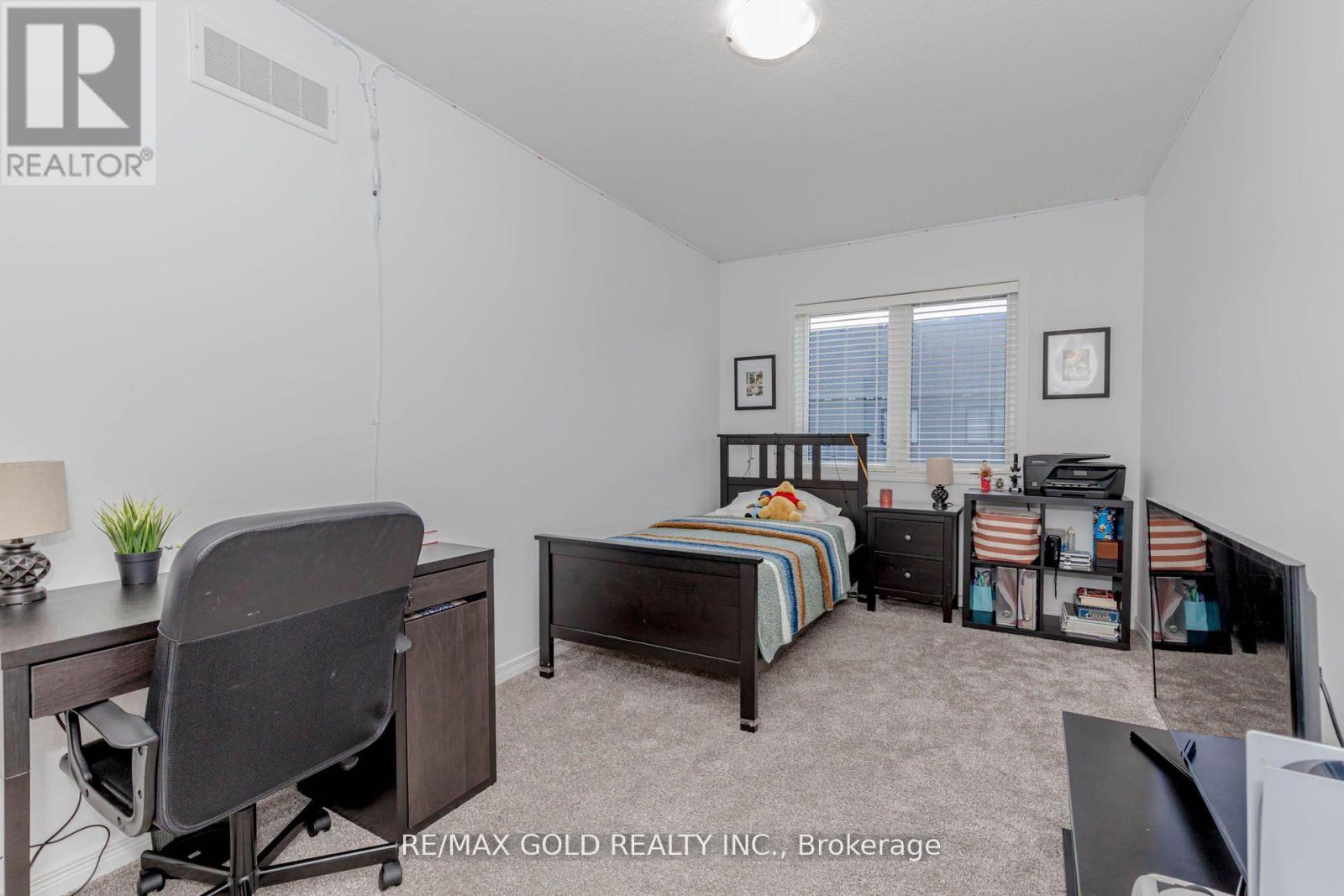 208 Woodmeadow Court, Kitchener, Ontario  N2R 0P8 - Photo 27 - X12434149