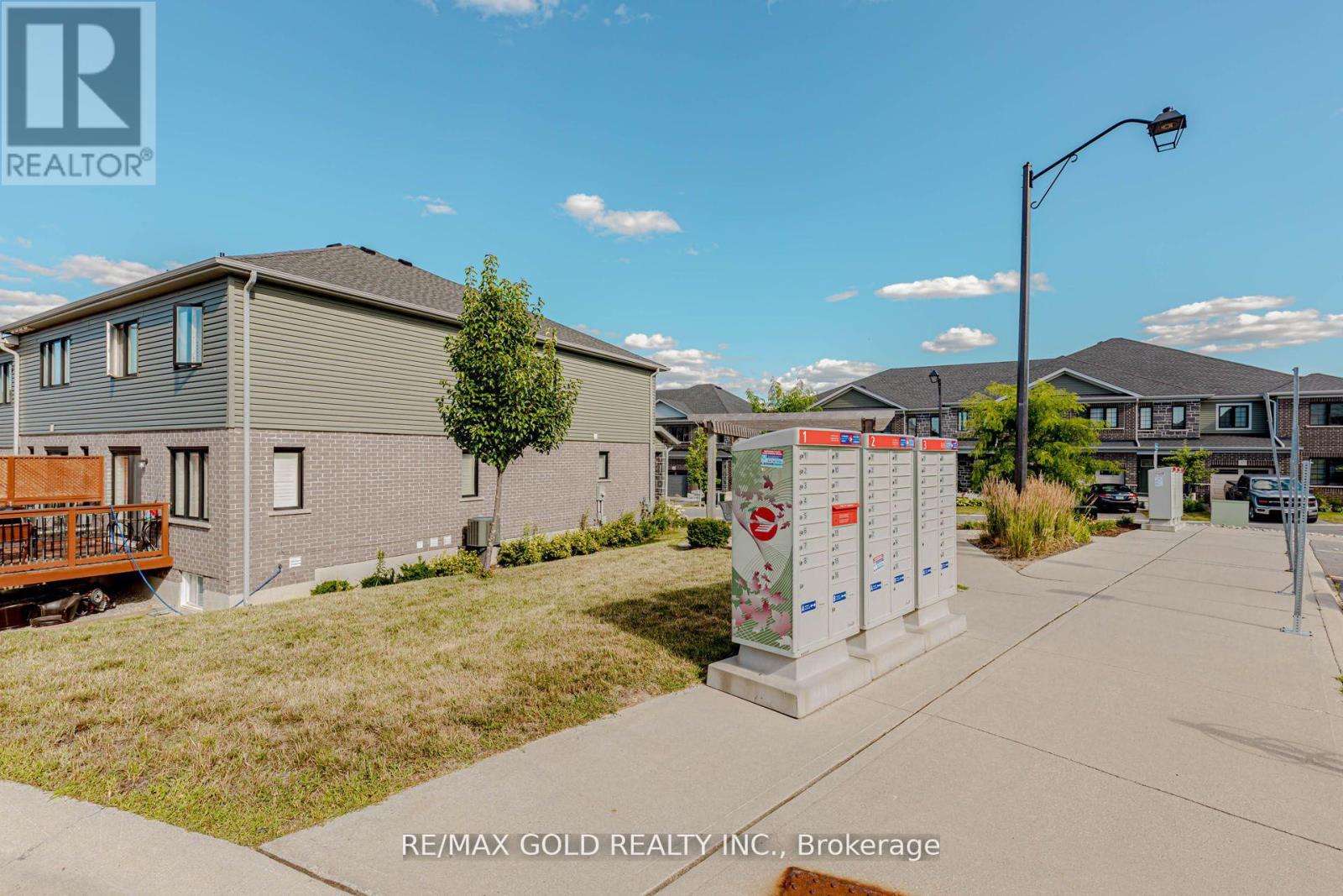 208 Woodmeadow Court, Kitchener, Ontario  N2R 0P8 - Photo 35 - X12434149