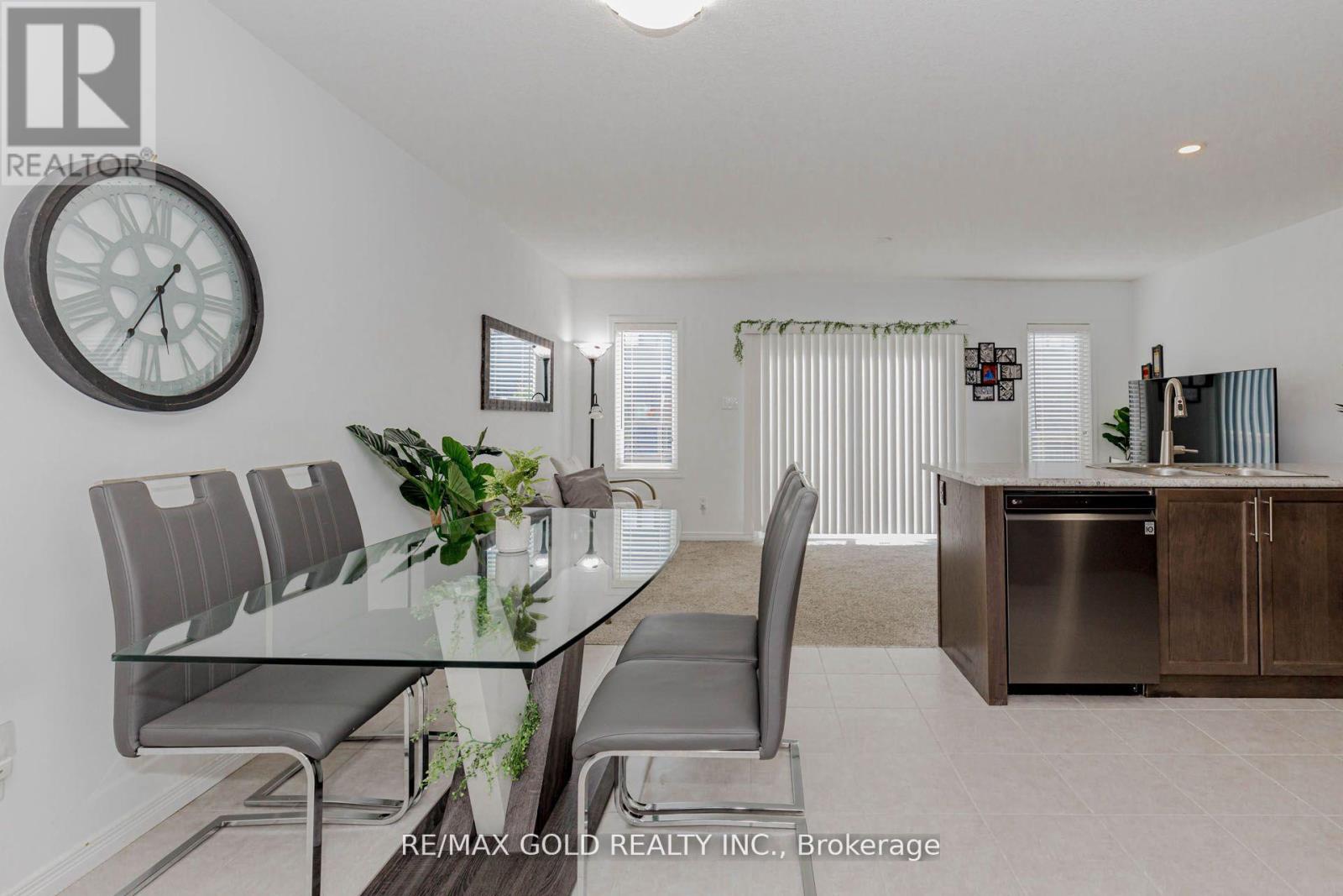 208 Woodmeadow Court, Kitchener, Ontario  N2R 0P8 - Photo 8 - X12434149
