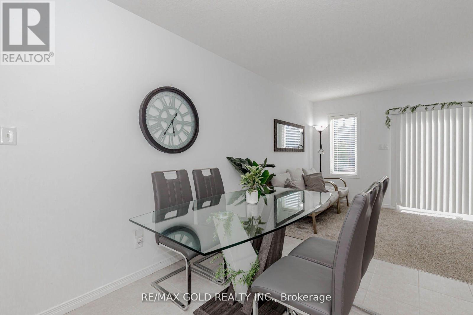 208 Woodmeadow Court, Kitchener, Ontario  N2R 0P8 - Photo 9 - X12434149