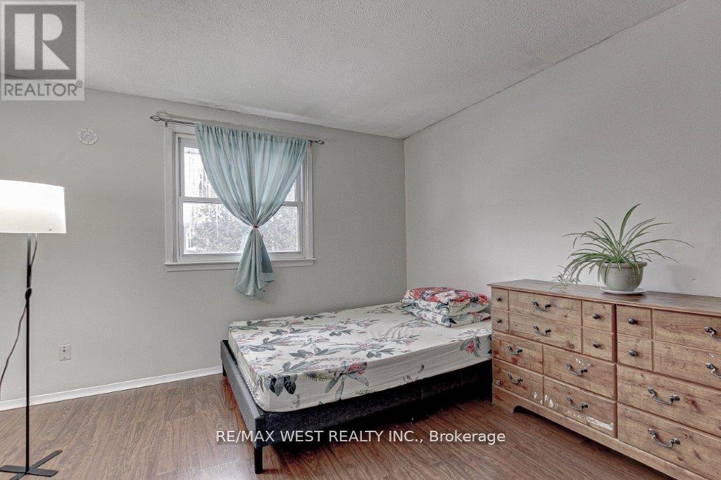 1084 Southdale Road E, London South, Ontario  N6E 1B2 - Photo 13 - X12434188