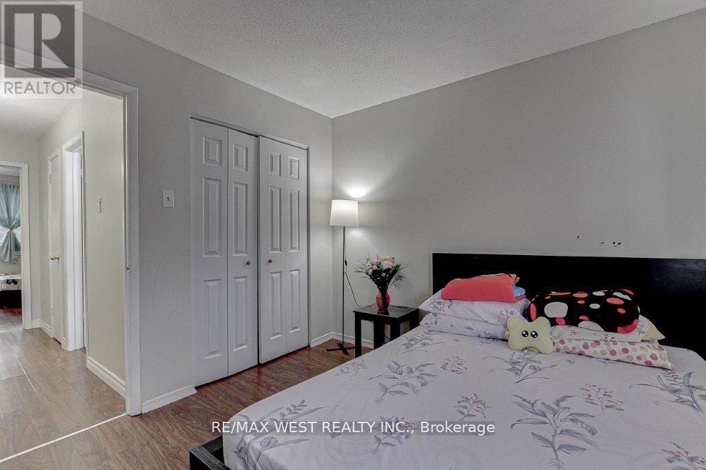 1084 Southdale Road E, London South, Ontario  N6E 1B2 - Photo 14 - X12434188