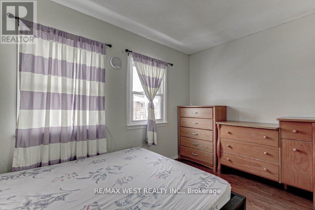 1084 Southdale Road E, London South, Ontario  N6E 1B2 - Photo 15 - X12434188