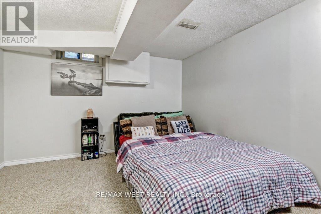 1084 Southdale Road E, London South, Ontario  N6E 1B2 - Photo 19 - X12434188