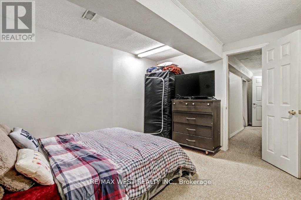 1084 Southdale Road E, London South, Ontario  N6E 1B2 - Photo 20 - X12434188
