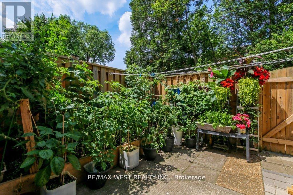 1084 Southdale Road E, London South, Ontario  N6E 1B2 - Photo 23 - X12434188