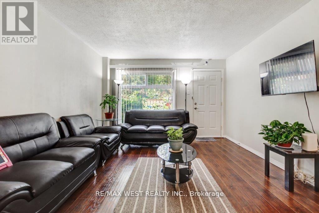 1084 Southdale Road E, London South, Ontario  N6E 1B2 - Photo 8 - X12434188