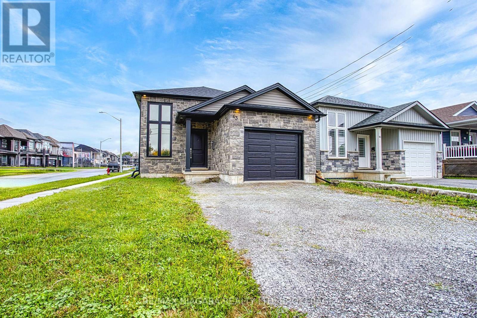 43 Sauer Avenue, Welland (Lincoln/crowland), Ontario  L3B 0C7 - Photo 1 - X12434312