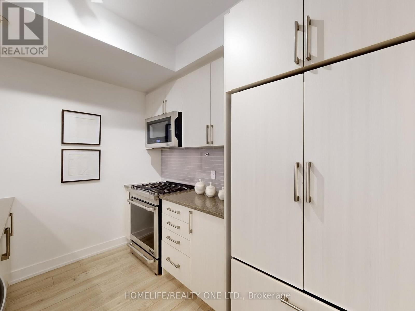 Th 41 - 3 Elsie Lane, Toronto, Ontario  M6P 0B8 - Photo 11 - W12434227