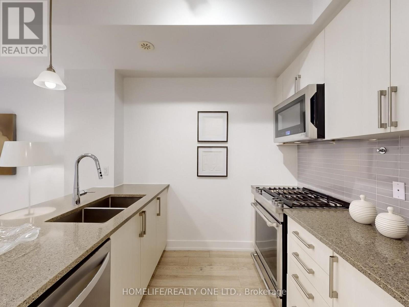 Th 41 - 3 Elsie Lane, Toronto, Ontario  M6P 0B8 - Photo 12 - W12434227