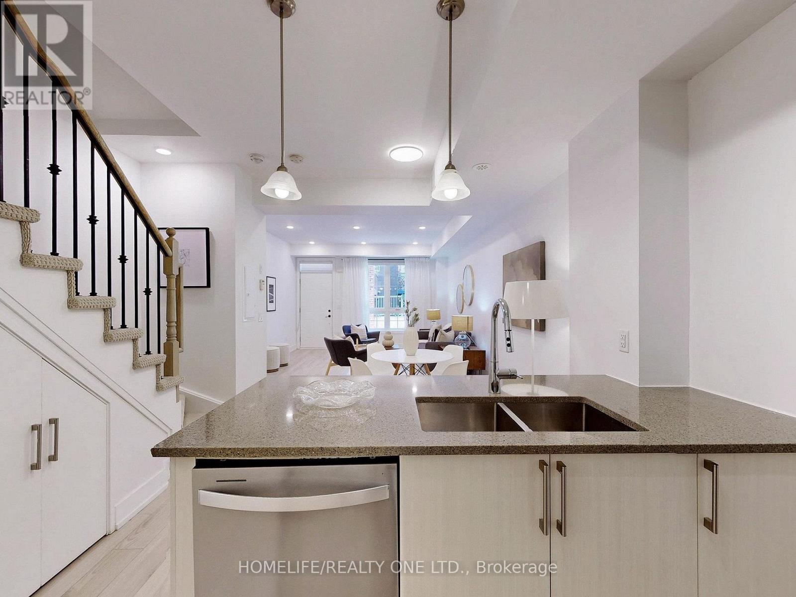 Th 41 - 3 Elsie Lane, Toronto, Ontario  M6P 0B8 - Photo 15 - W12434227