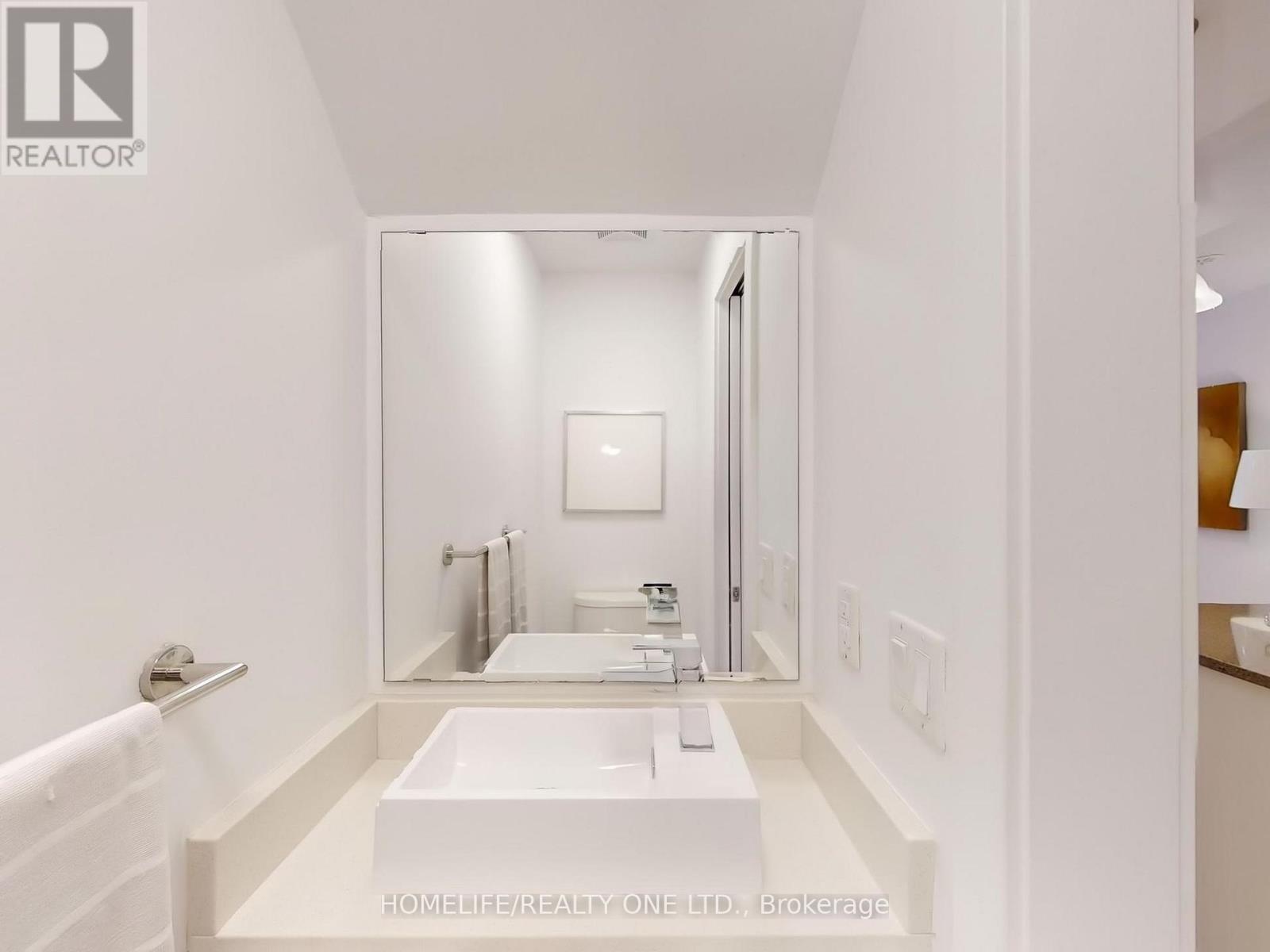 Th 41 - 3 Elsie Lane, Toronto, Ontario  M6P 0B8 - Photo 18 - W12434227