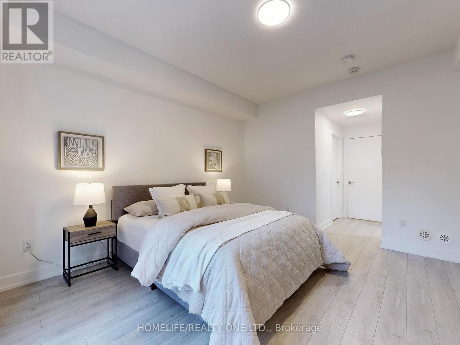 Th 41 - 3 Elsie Lane, Toronto, Ontario  M6P 0B8 - Photo 21 - W12434227